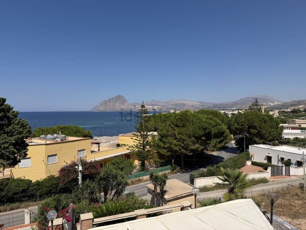 casa indipendente in vendita ad Erice in zona Pizzolungo