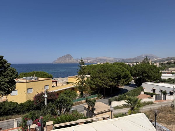 casa indipendente in vendita ad Erice in zona Pizzolungo
