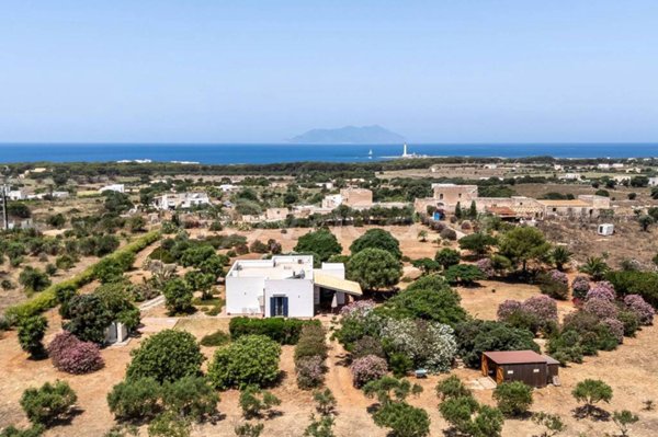casa indipendente in vendita a Favignana