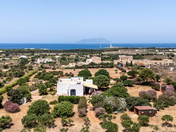 casa indipendente in vendita a Favignana