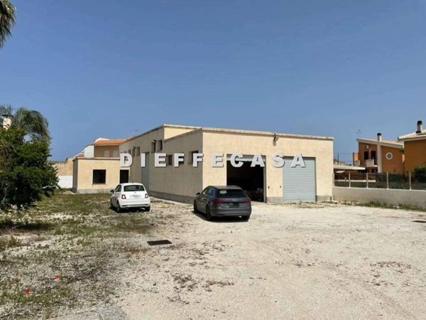 locale commerciale in vendita a Marsala