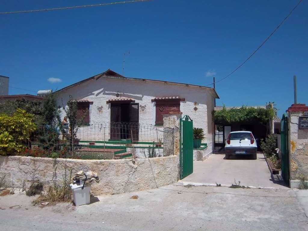 casa indipendente in vendita a Marsala in zona Strasatti