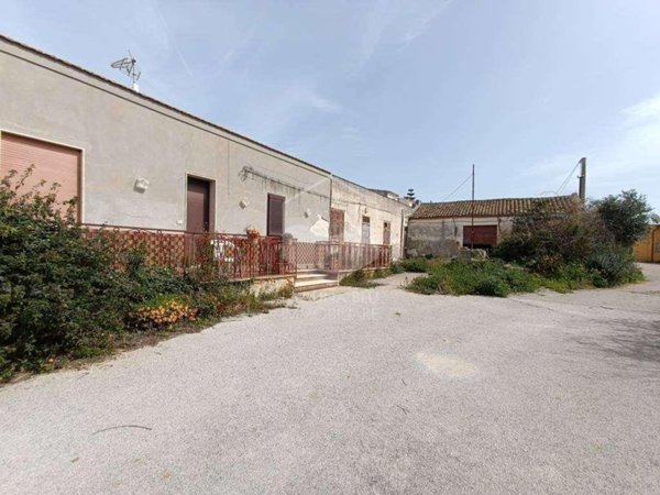 locale di sgombero in vendita a Marsala