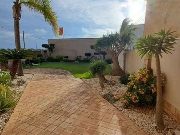 casa indipendente in vendita a Marsala in zona Strasatti