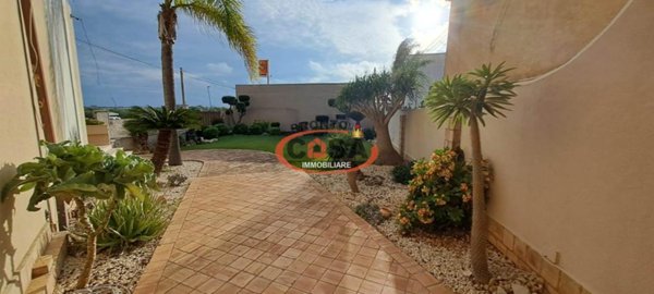 negozio in vendita a Marsala in zona Strasatti