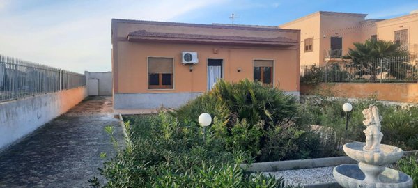 casa indipendente in vendita a Marsala