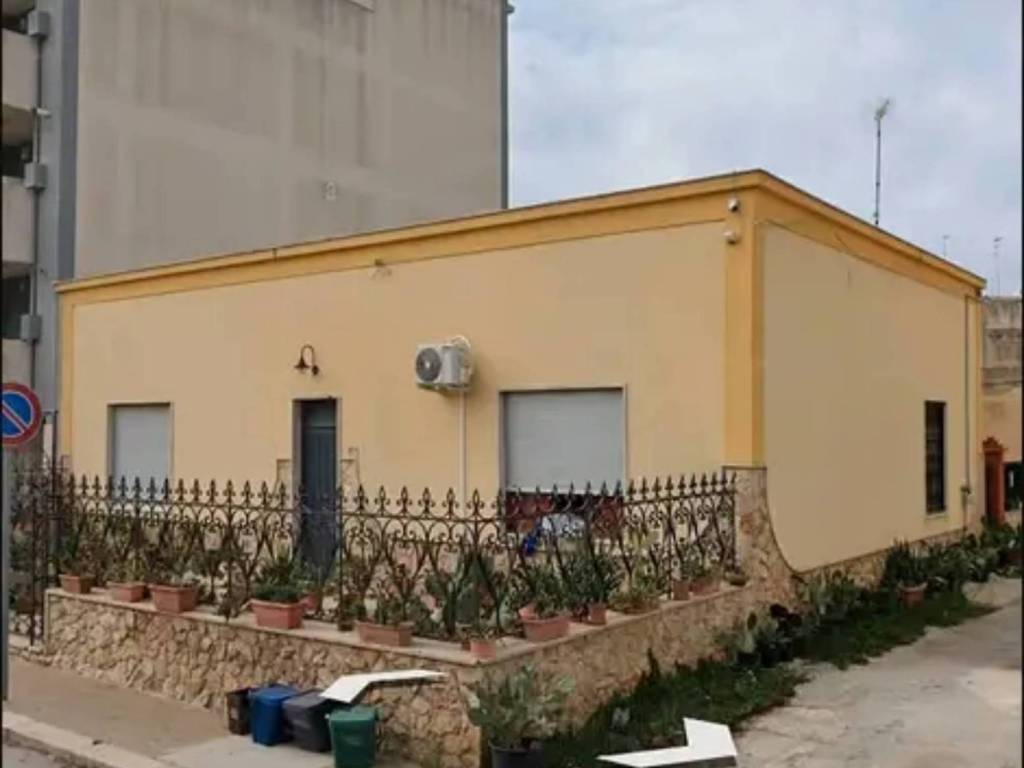 casa indipendente in vendita a Marsala