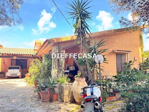 casa indipendente in vendita a Marsala