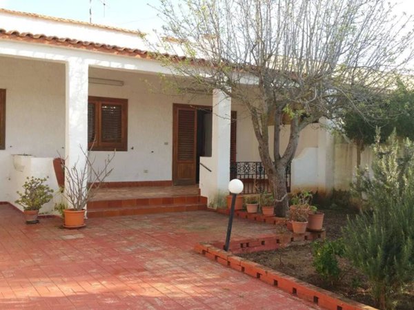casa indipendente in vendita a Marsala in zona Casabianca