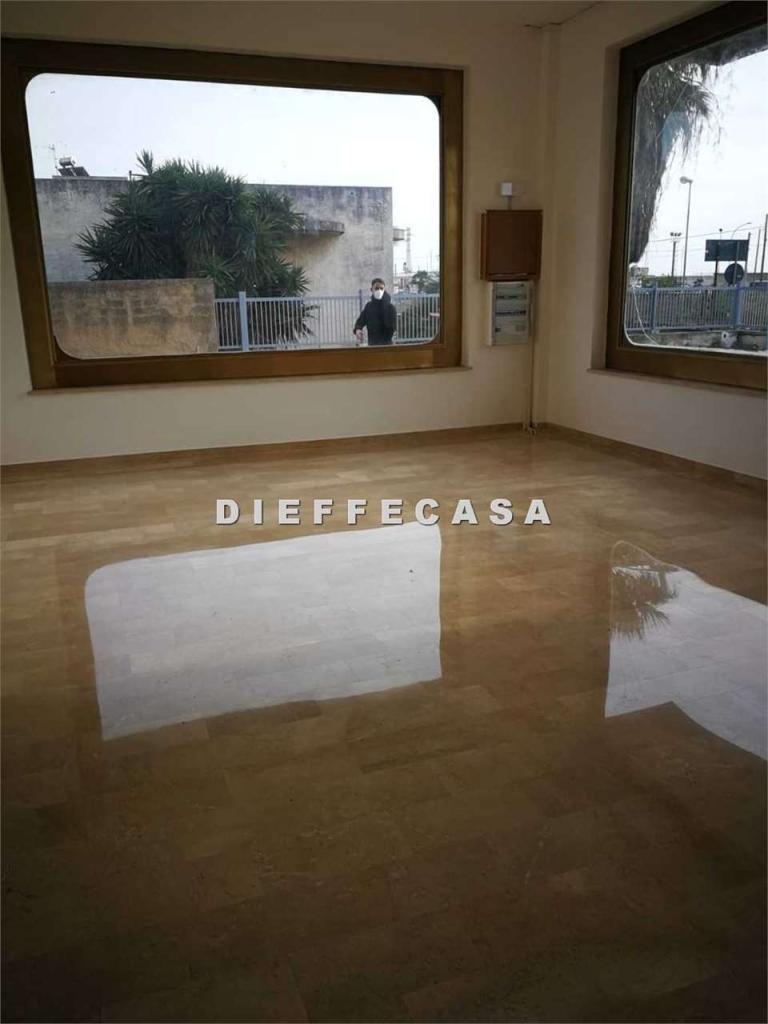 negozio in vendita a Marsala in zona Strasatti