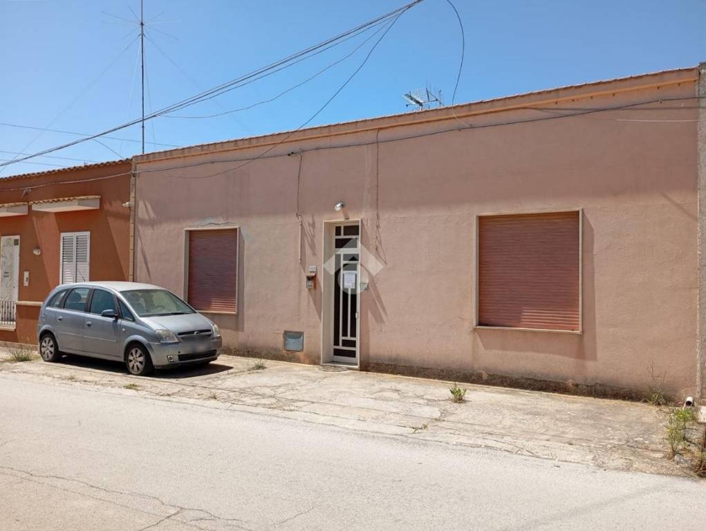 casa indipendente in vendita a Marsala in zona Santa Venera