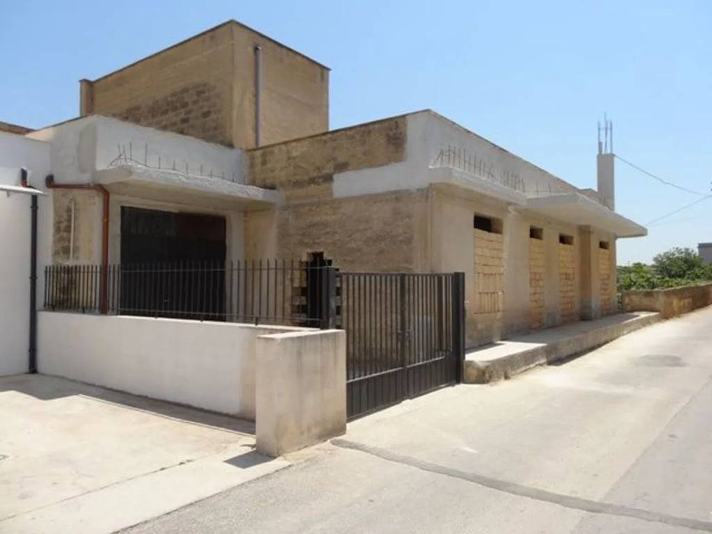 casa indipendente in vendita a Marsala in zona Strasatti