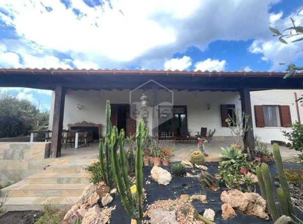 casa indipendente in vendita a Marsala