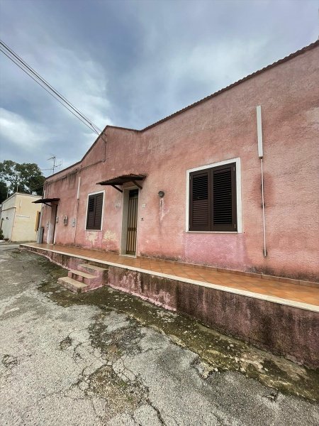 casa indipendente in vendita a Marsala