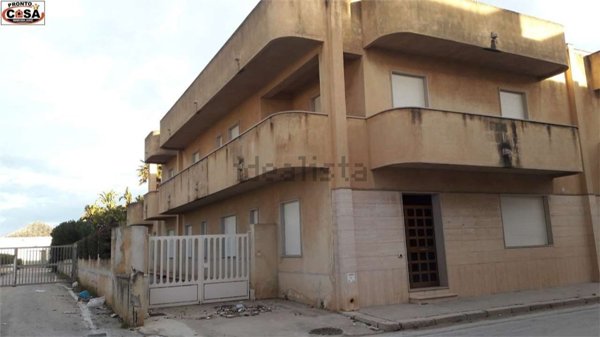 appartamento in vendita a Marsala in zona Strasatti