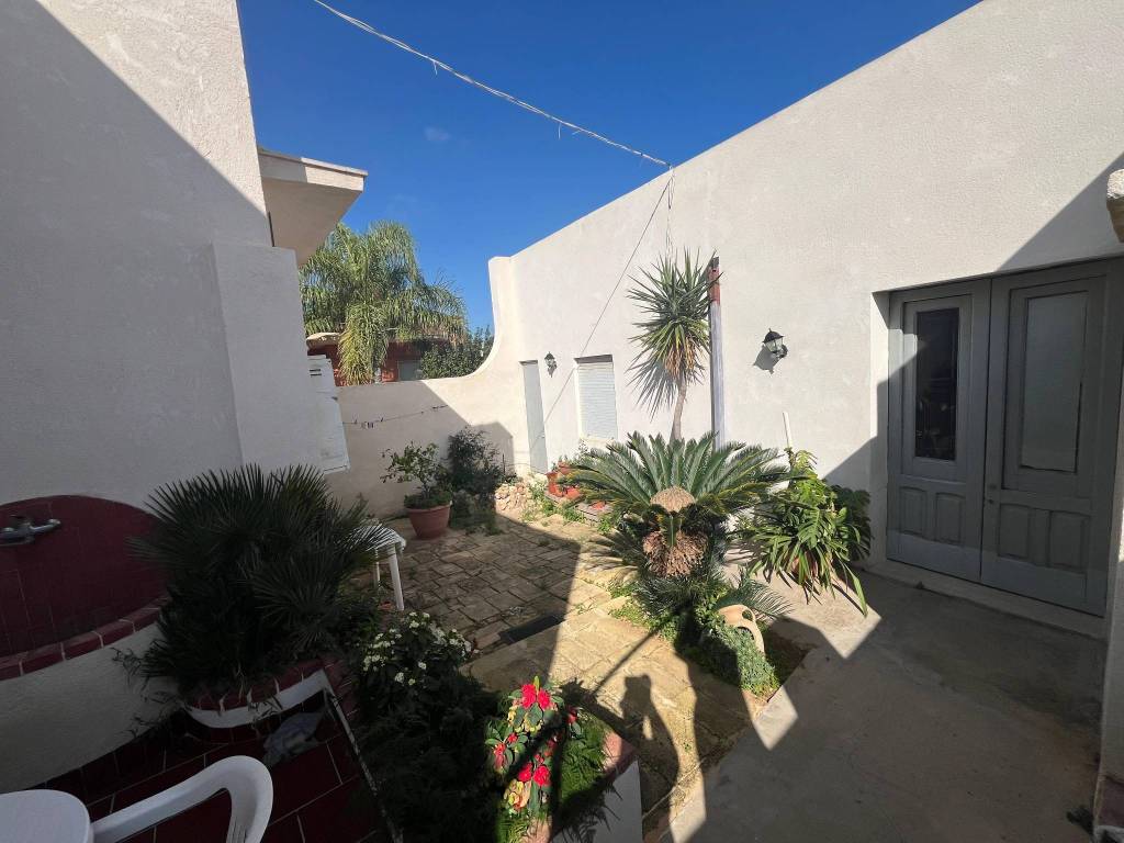 appartamento in vendita a Marsala in zona Strasatti