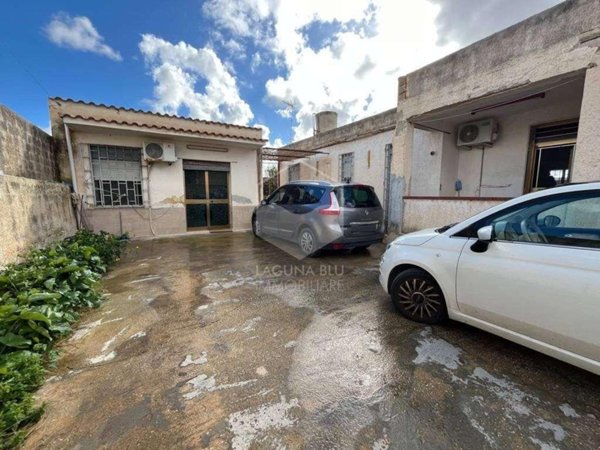casa indipendente in vendita a Marsala in zona Strasatti