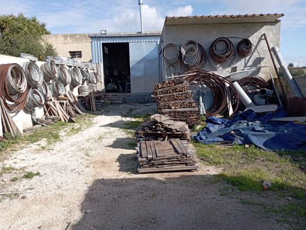 locale di sgombero in vendita a Marsala