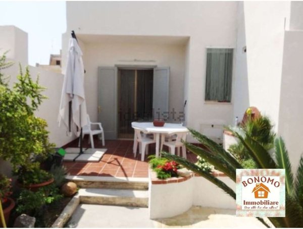 casa indipendente in vendita a Marsala in zona Strasatti