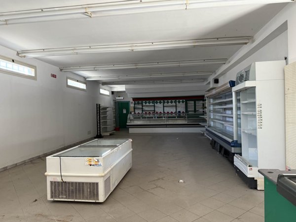 negozio in vendita a Marsala in zona Santa Venera