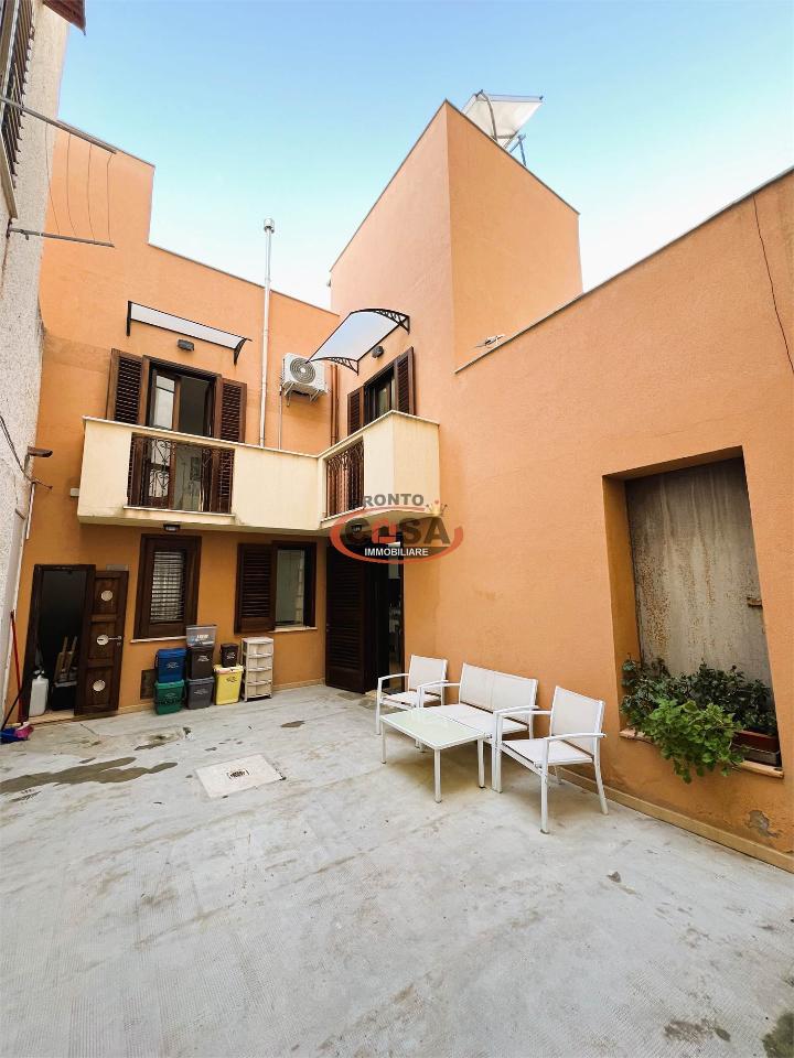 negozio in vendita a Marsala in zona Centro Storico