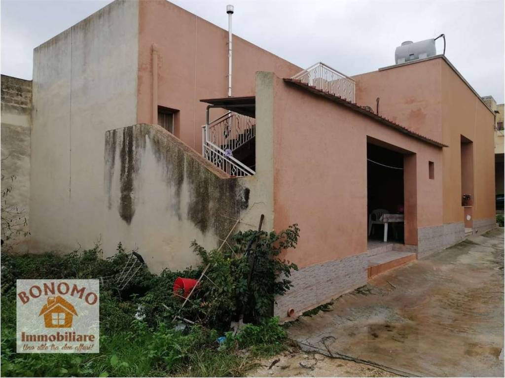 casa indipendente in vendita a Marsala in zona Strasatti