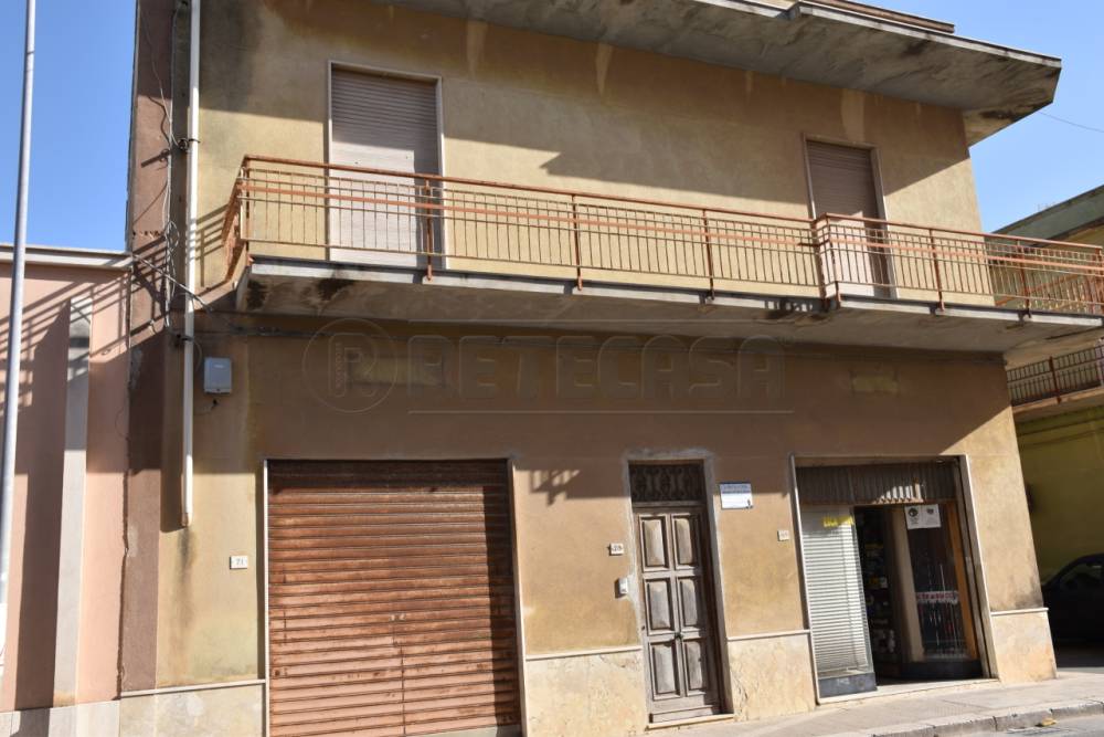 appartamento in vendita a Marsala in zona Strasatti