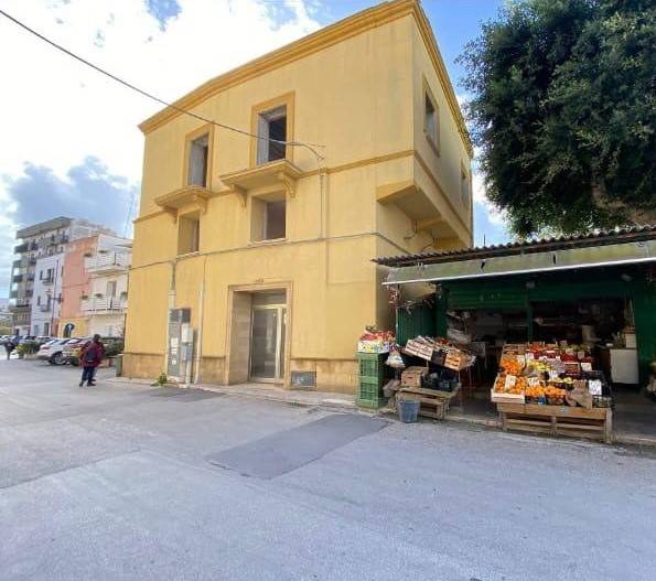 intera palazzina in vendita a Marsala in zona Centro Storico