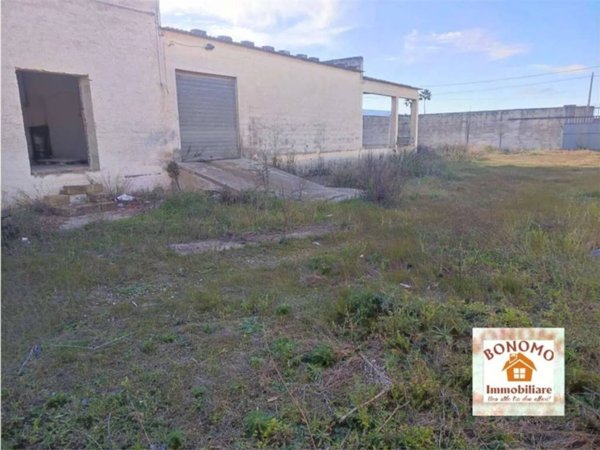 negozio in vendita a Marsala in zona Strasatti