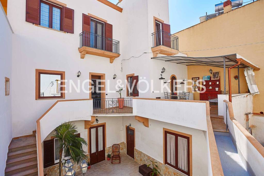 casa indipendente in vendita a Marsala in zona Centro Storico