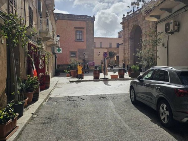 negozio in vendita a Marsala in zona Centro Storico