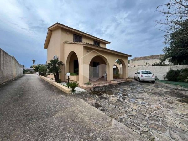 casa indipendente in vendita a Marsala