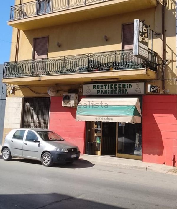 locale commerciale in vendita a Marsala in zona Strasatti