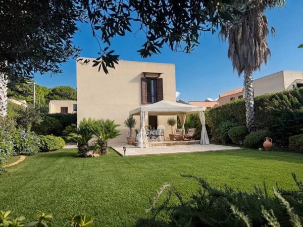casa indipendente in vendita a Marsala in zona Birgi