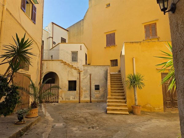 appartamento in vendita a Marsala in zona Centro Storico