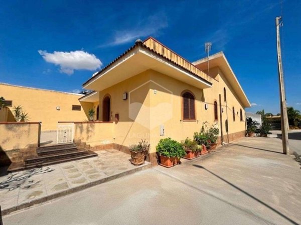 casa indipendente in vendita a Marsala in zona Strasatti