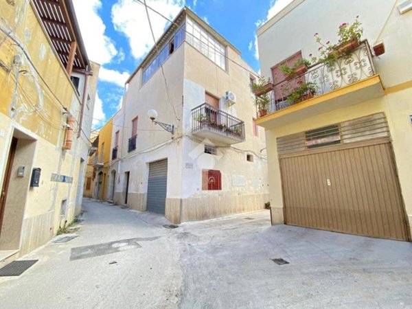 casa indipendente in vendita a Mazara del Vallo in zona Centro Storico
