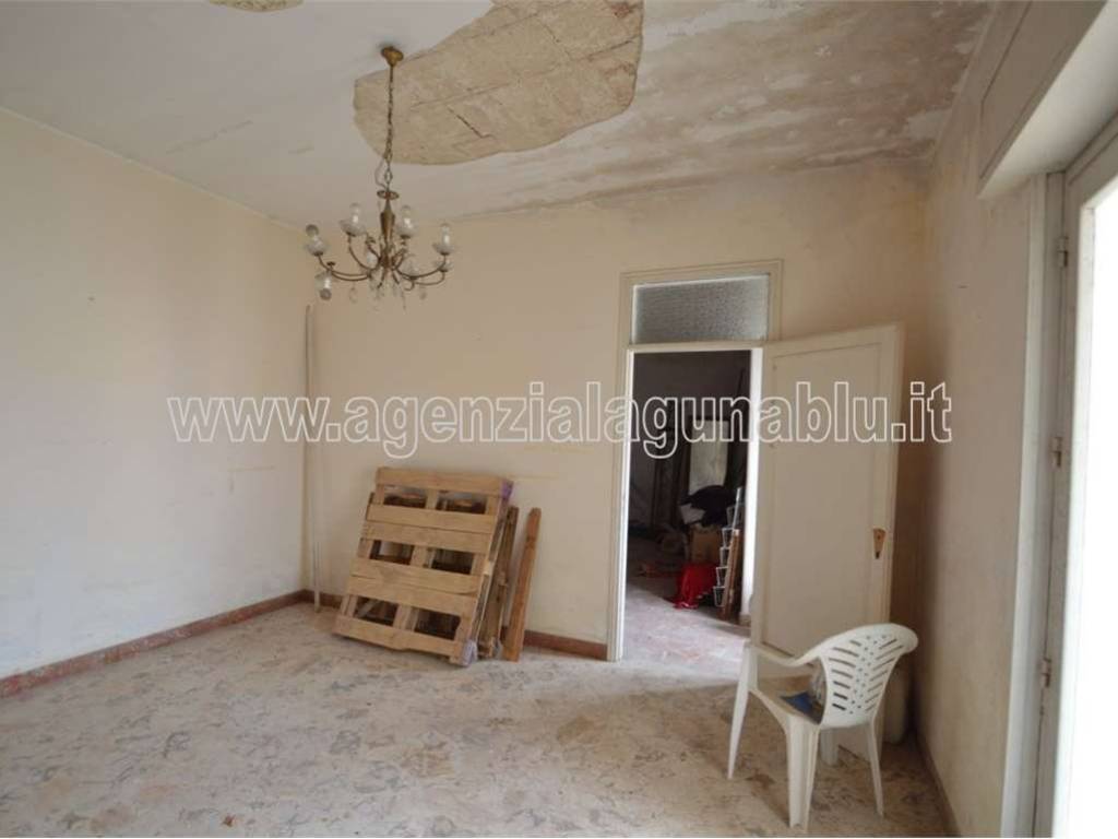 intera palazzina in vendita a Mazara del Vallo in zona Centro Storico