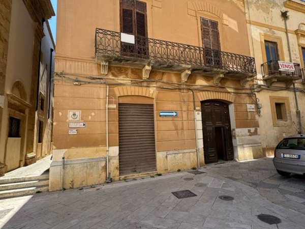 intera palazzina in vendita a Mazara del Vallo in zona Centro Storico