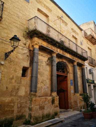 casa indipendente in vendita a Mazara del Vallo in zona Centro Storico