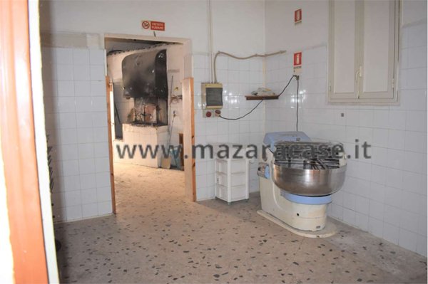 locale commerciale in vendita a Mazara del Vallo in zona Centro Storico