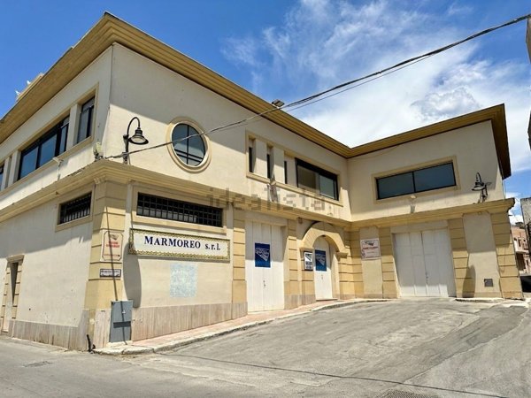 locale commerciale in vendita a Mazara del Vallo in zona Centro Storico