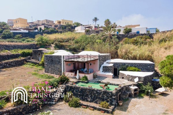 terreno agricolo in vendita a Pantelleria in zona Kamma