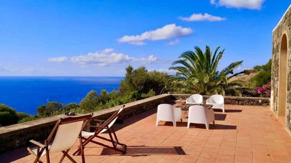 casa indipendente in vendita a Pantelleria in zona Martingana
