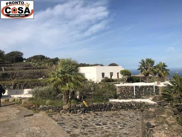 casa indipendente in vendita a Pantelleria in zona Tracino