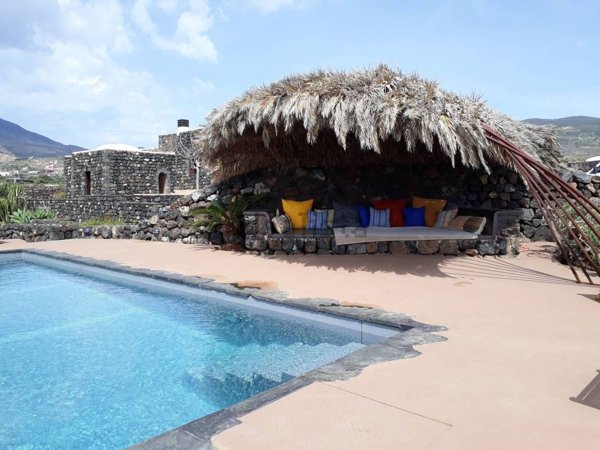 pentavano in vendita a Pantelleria