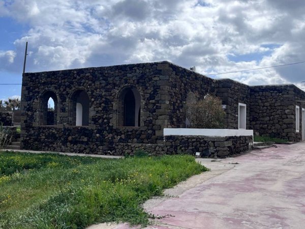 pentavano in vendita a Pantelleria