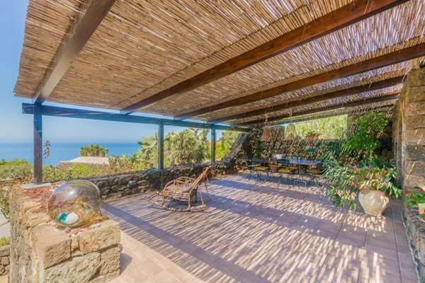 pentavano in vendita a Pantelleria