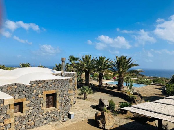 casa indipendente in vendita a Pantelleria in zona Campobello