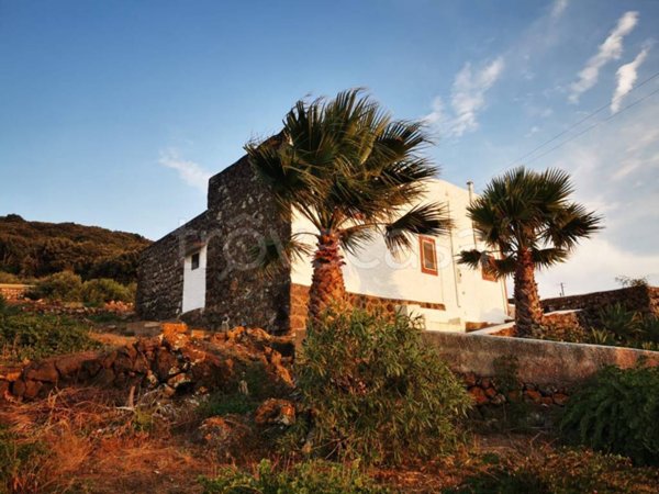 locale di sgombero in vendita a Pantelleria